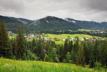 widok z lotu ptaka na góry